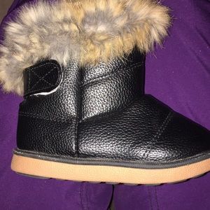 Baby boots with the furrrr!!
